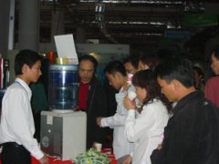 2005年第三届惠州数码节，我公司提供凉茶产品免费赠饮